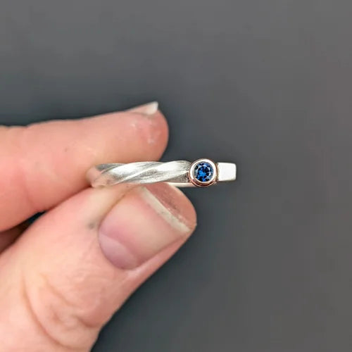 twisted loop ring