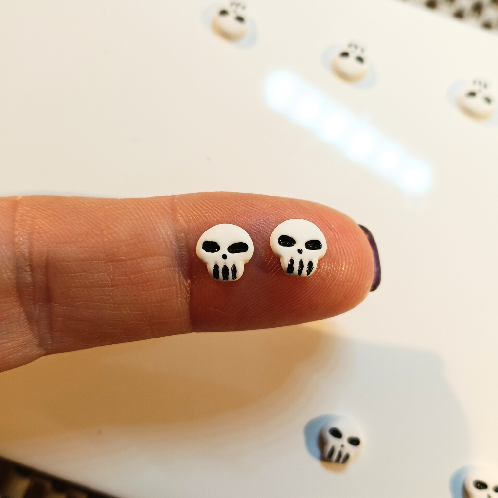 Skull stud earrings