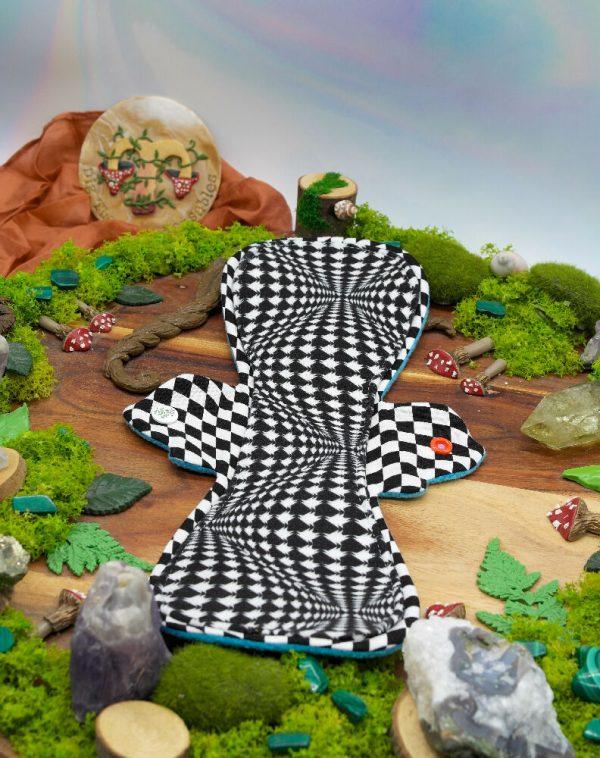 Eco-friendly reusable 12" heavy cloth pad (Flutter) - The Illusionary